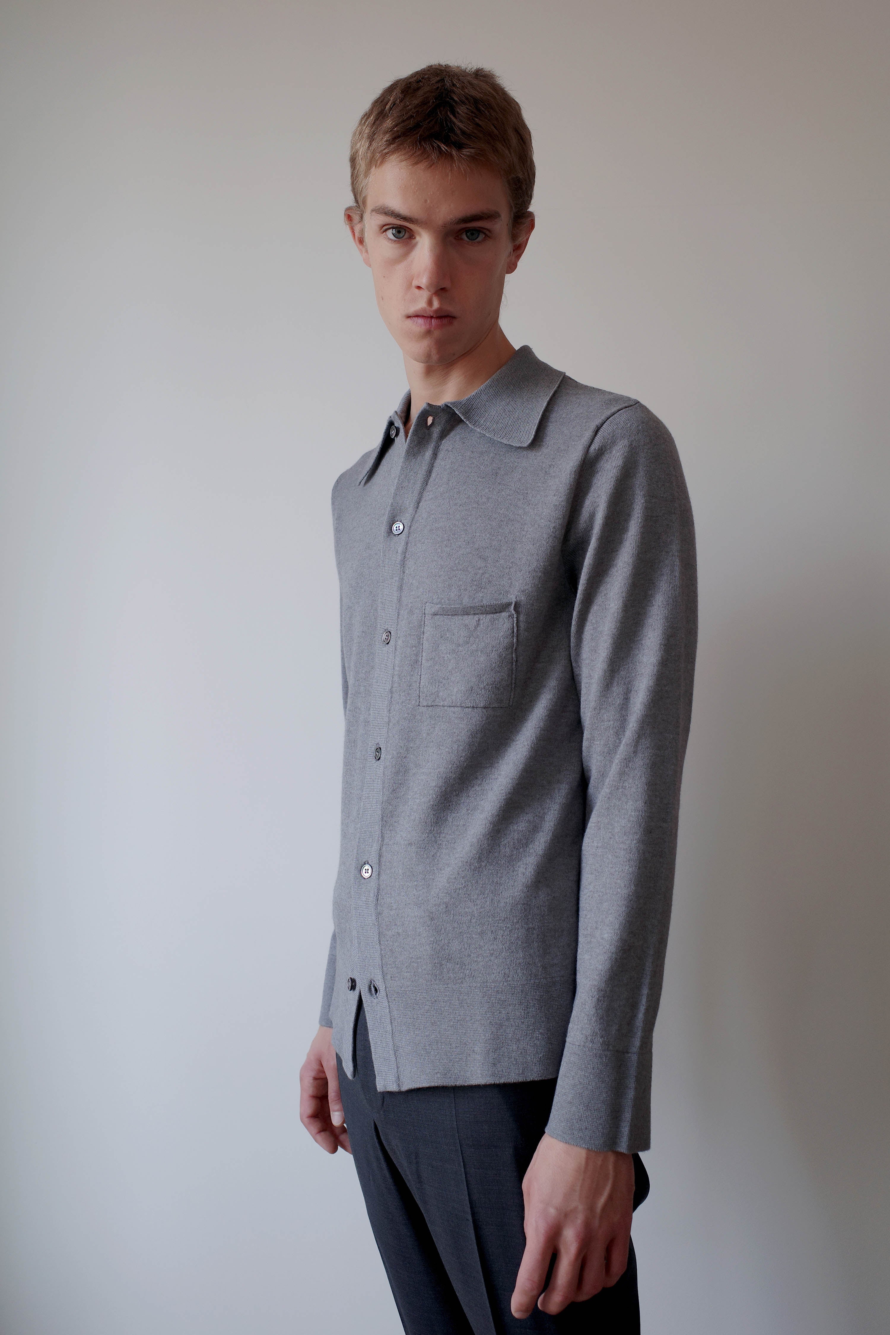 LIGHT GREY KNITTED SHIRT