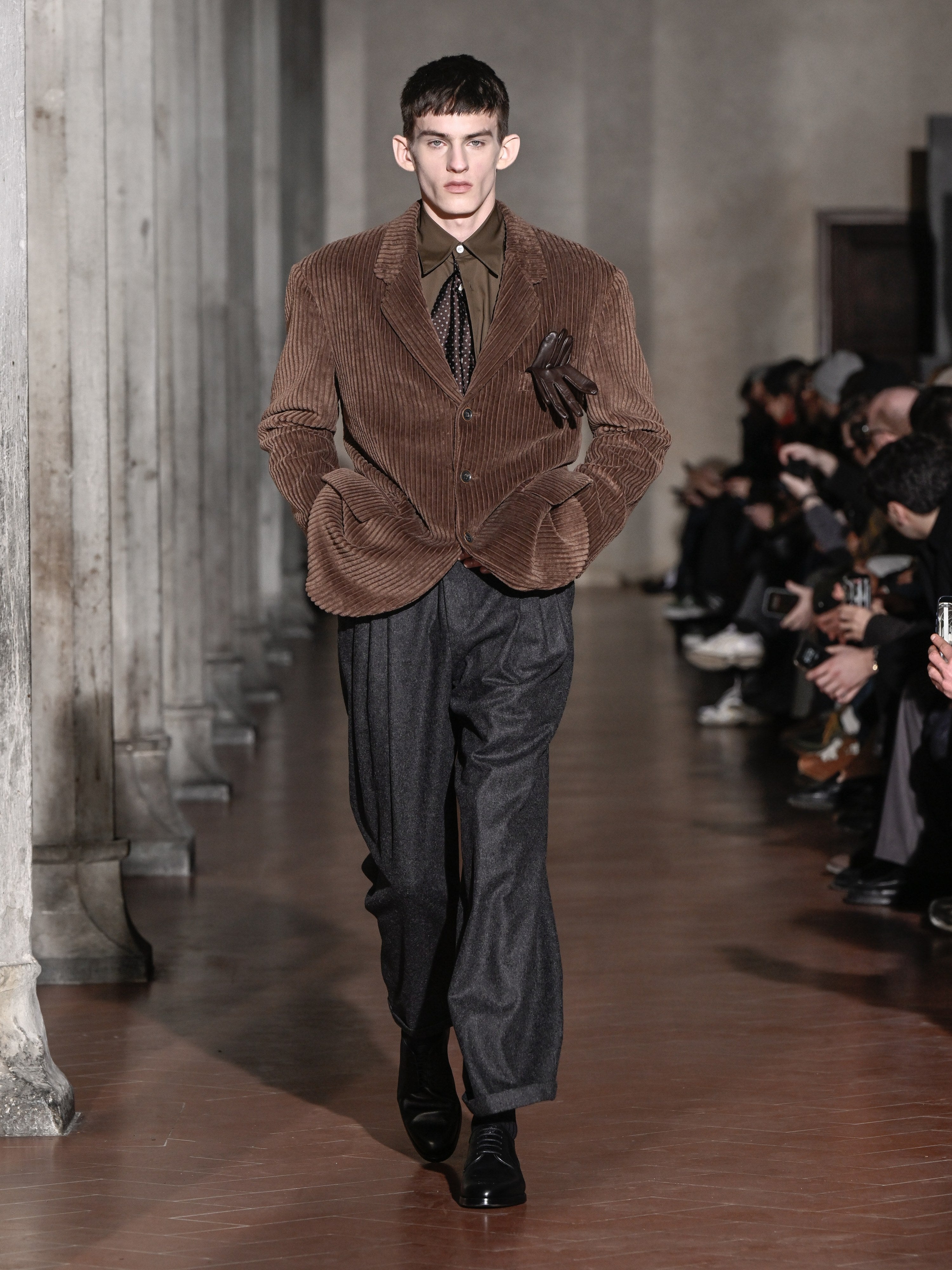 BROWN DRAPE FACING SHIRT
